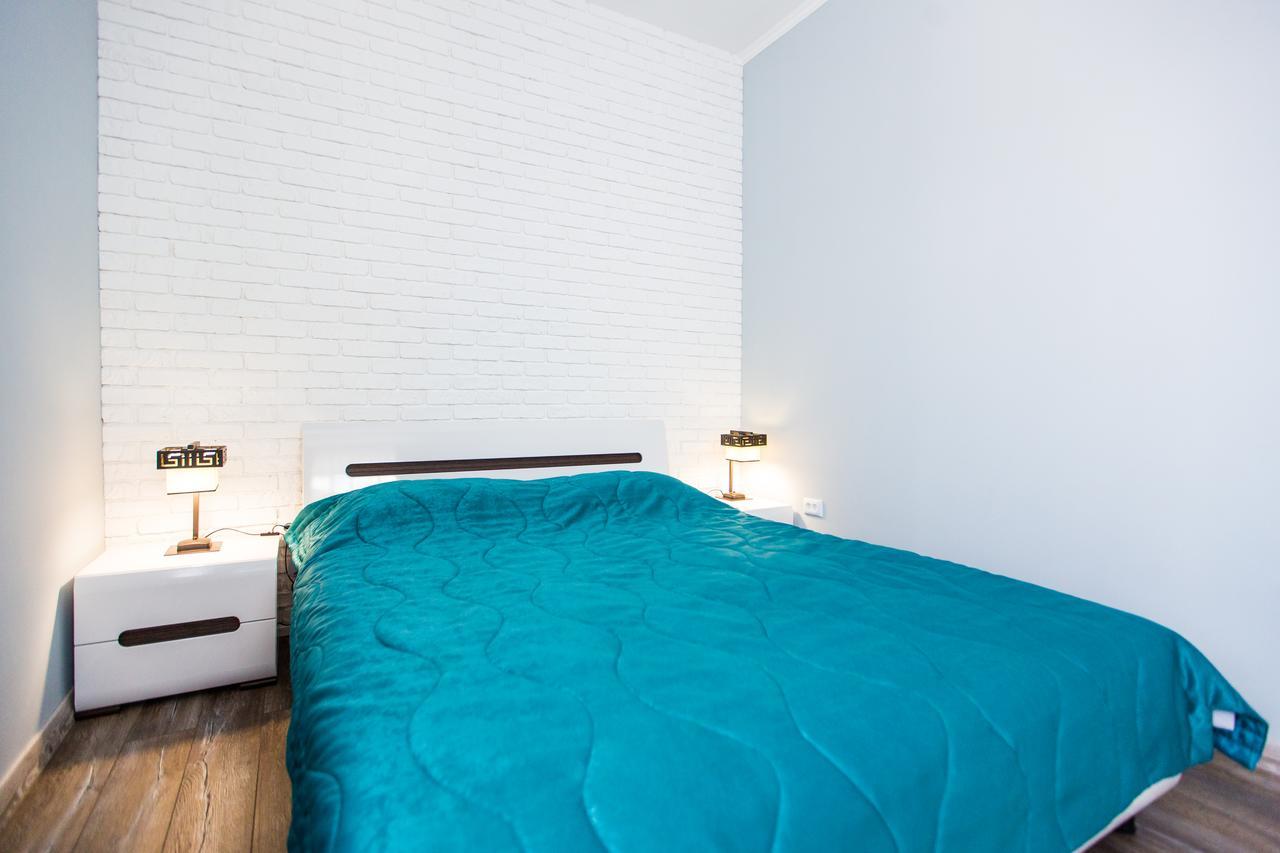 1 Bedroom Apartment Near Elizabeth'S The Cathedral Liov Exterior foto